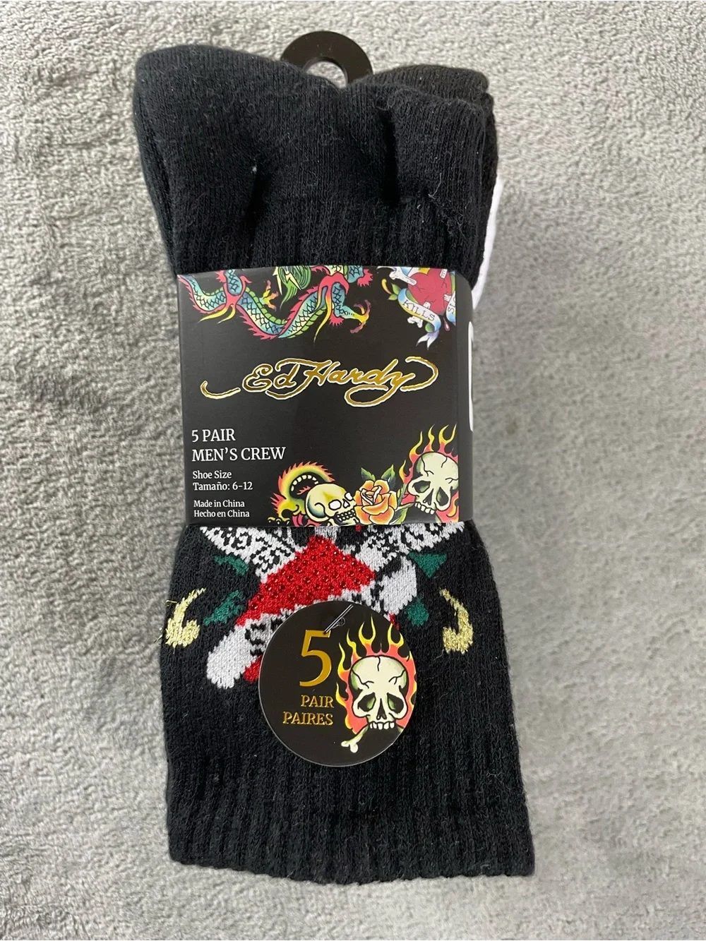 Ed Hardy Mens Cushioned Crew Socks 5 Pair (3 Black, 2 White)